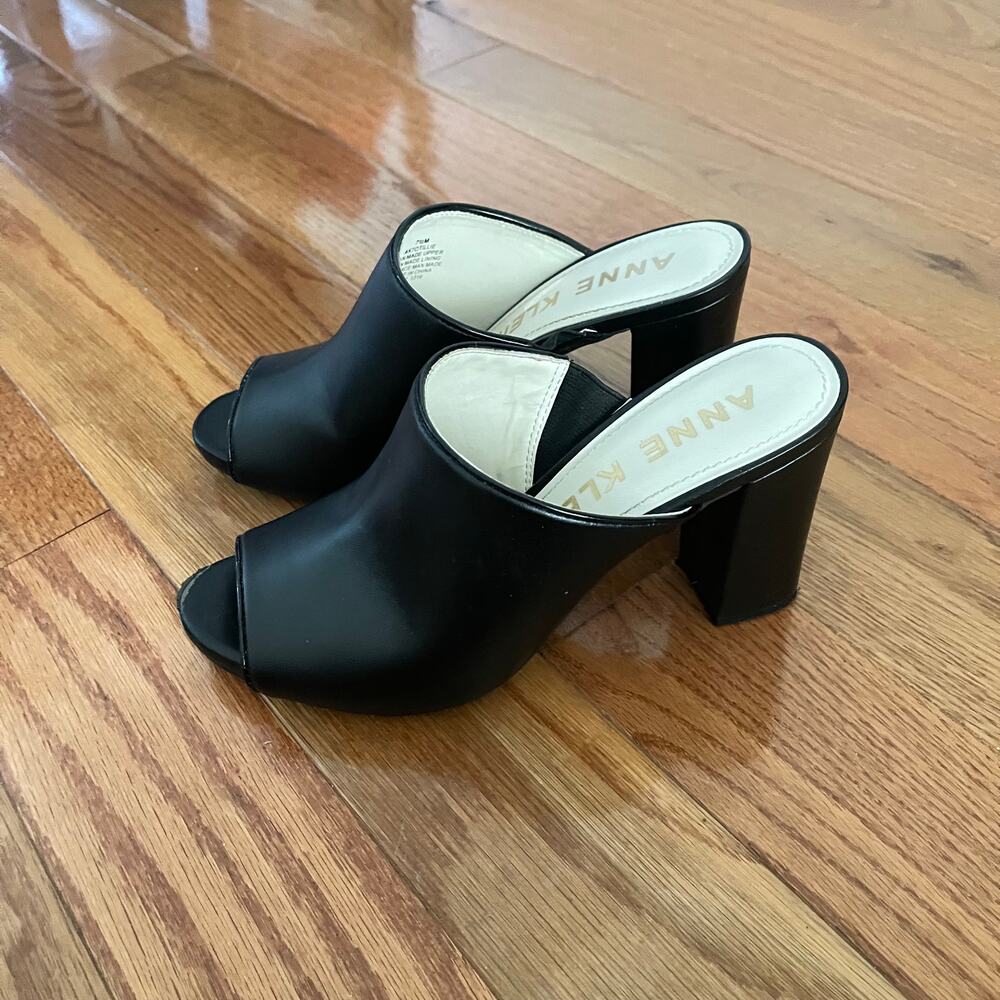 Anne Klein Tillie Block Heel Mules Womens 7.5 Medium Black Peep Toe Sandals